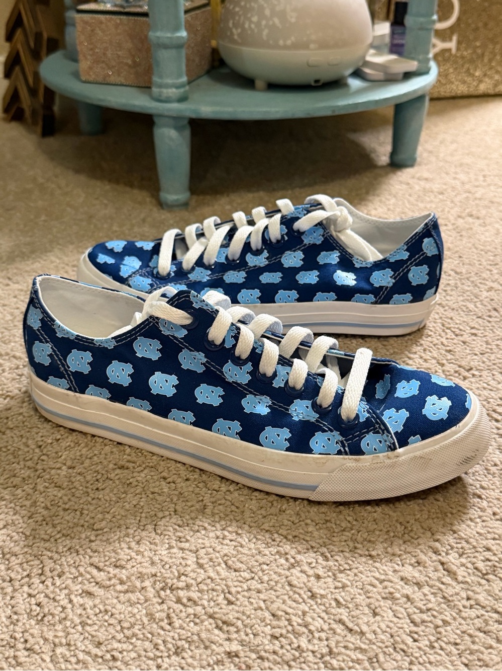 Row One NCAA NC Tar Heels Low Top UNC Carolina Sneakers Mens 5.5 Women’s 7